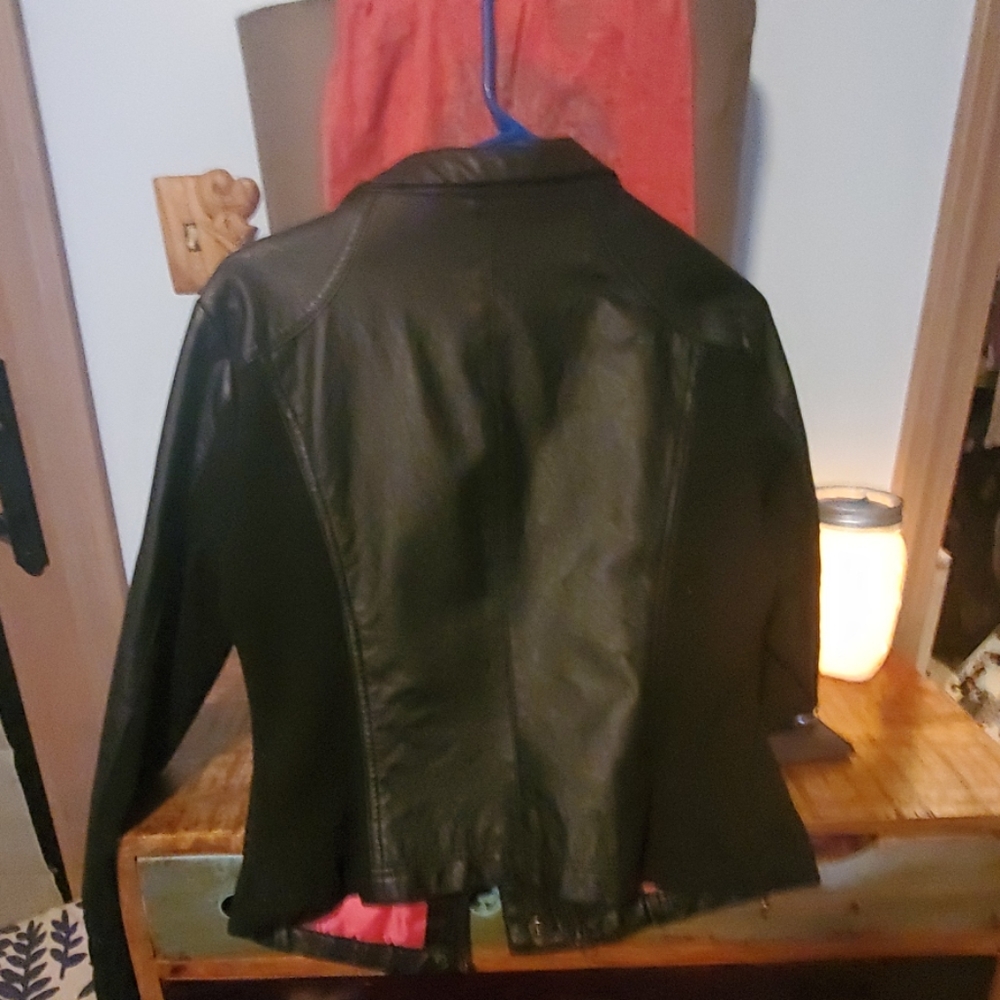 Leather jacket - Picture 3 of 3